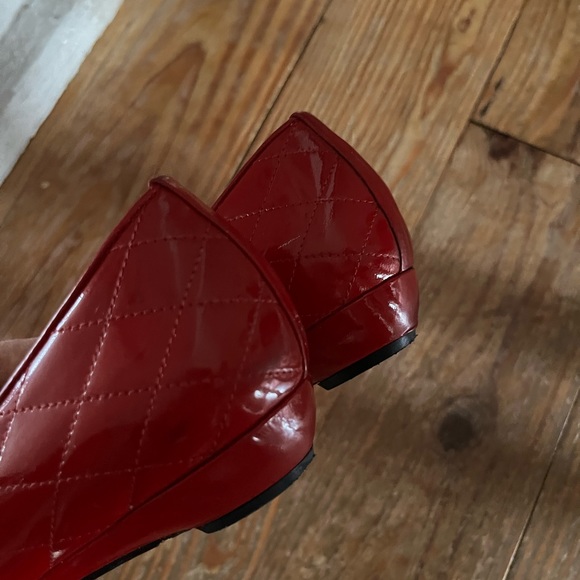 Stuart Weitzman Low Block Heel Cap Toes in Chanel Style Stitching - Picture 16 of 16